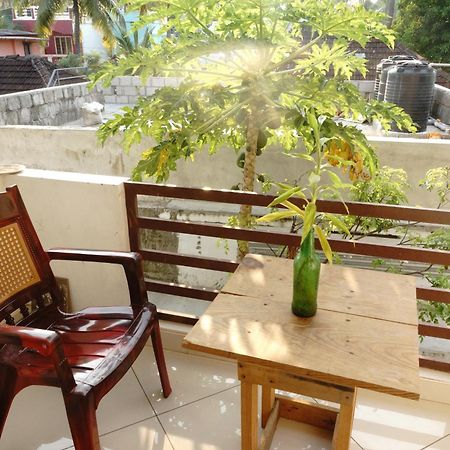 Appartement Nest à Kochi Extérieur photo
